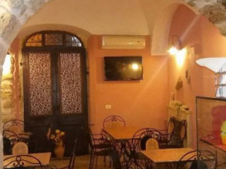 La Piccola Taverna