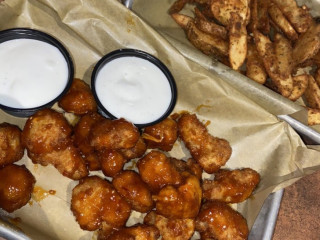 Buffalo Wild Wings Grill & Bar