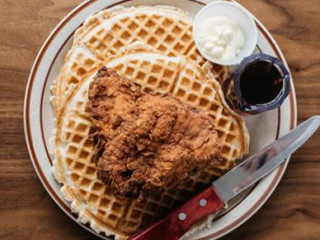 Fat's Chicken Waffles