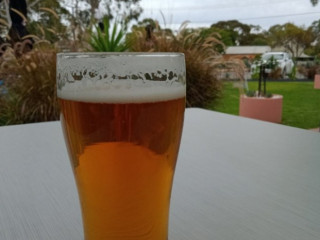 Willunga (middle Pub)