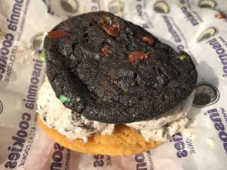 Insomnia Cookies