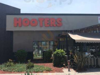 Hooters