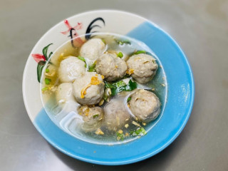 ก๋วยเตี๋ยวเรือวารี จอมทอง