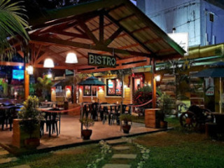 Monte De Cafe And Bistro