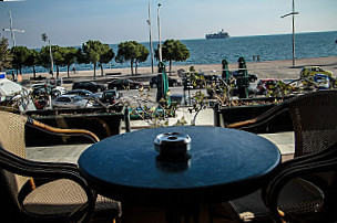 Cafe Le Monde