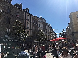 Le Cafe des Tribunaux