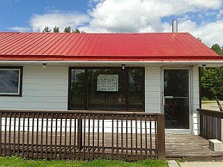 Le P'tit Toit Rouge - The Little Red Roof