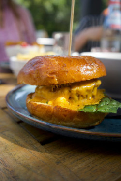 Sajtos Burger Sajtos Burger
