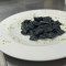 Pipe Trafilate Al Bronzo Al Nero Di Seppia Con Salmone Marinato E Limone